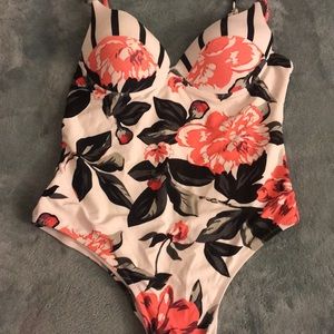 HARDLY WORN! Cupshe Floral One piece Swimsuit